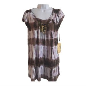 One World tie die shirt with‎ faux necklace